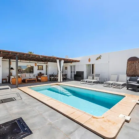 Patos Villa Playa Blanca